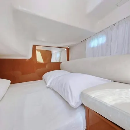 Une Nuit Insolite Dans Un Bateau